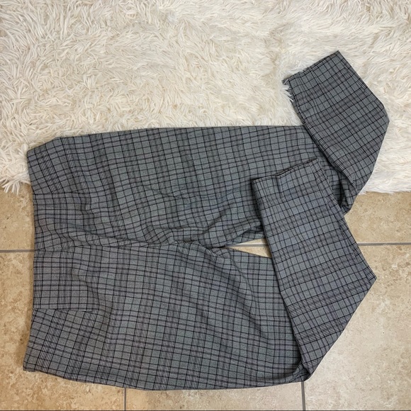 White House Black Market cropped Pants - Picture 7 of 7